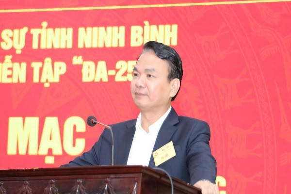 Ông Đặng Xuân Phong, Ủy viên Trung ương Đảng, Bí thư Tỉnh ủy Ninh Bình, Bí thư Đảng ủy Quân sự tỉnh phát biểu chỉ đạo buổi diễn tập.