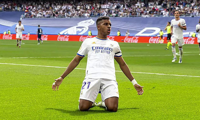 Rodrygo mừng bàn mở tỷ số trước Espanyol trên sân Bernabeu, Madrid, Tây Ban Nha hôm 30/4. Ảnh: LaLiga