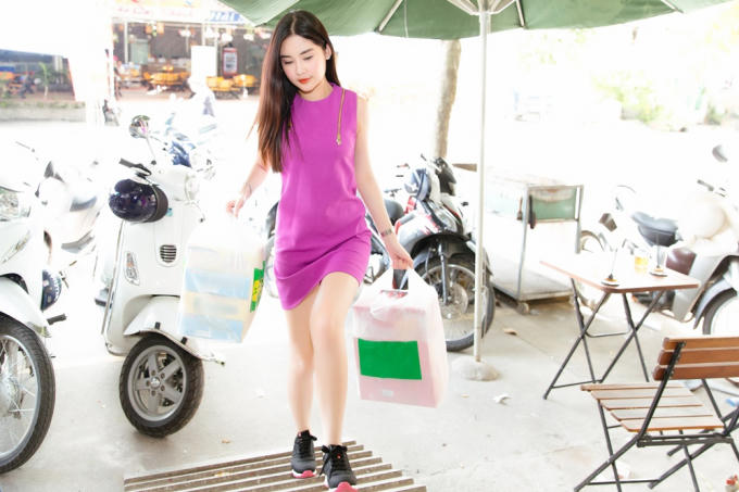 L&ecirc; &Acirc;u Ng&acirc;n Anh ăn trưa c&ugrave;ng trẻ mồ c&ocirc;i M&aacute;i ấm Nh&acirc;n T&acirc;m