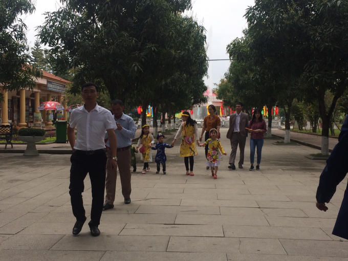 D&ograve;ng người d&acirc;ng hương tại khu di t&iacute;ch Kim Li&ecirc;n ng&agrave;y mồng 1 Tết