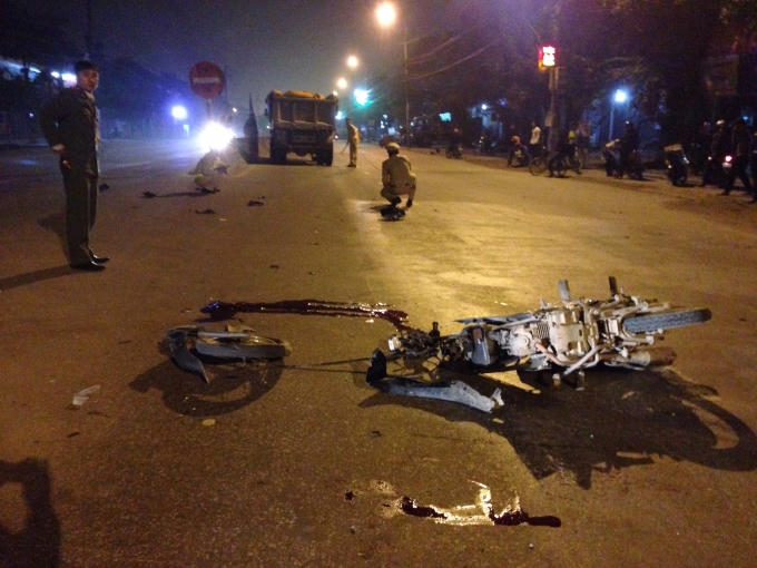 Hiện trường vụ tai nạn khiến một người chết và một người bị thương nặng