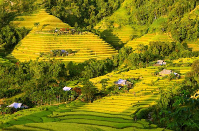 Văn học dân gian thường được ghi chép lại qua các chuyến điền dã của nhà nghiên cứu, nhà sưu tầm.