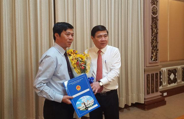 Chủ tịch UBND TPHCM trao quyết định bổ nhiệm ông Trần Tuấn Ngọc giữ chức Chánh Văn phòng Đoàn ĐBQH và HĐND TP.