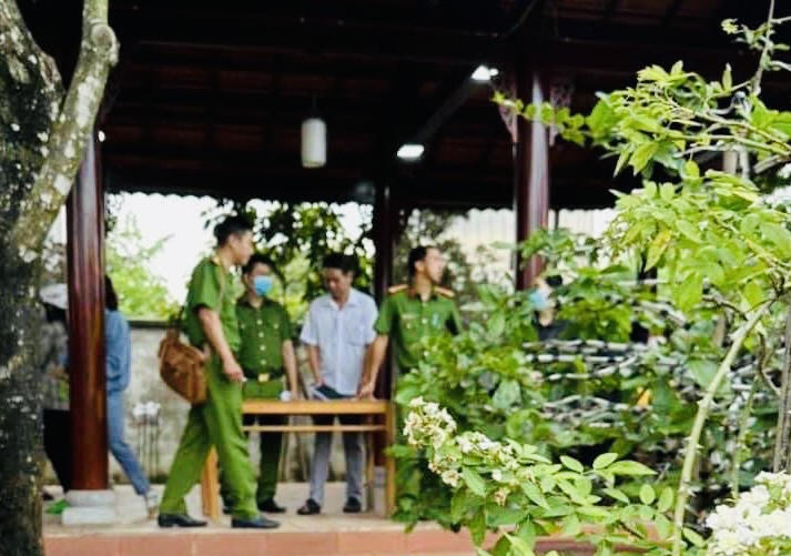 cơ quan Công an có mặt để giữ gìn an ninh trật tự và tiếp nhận đơn từ người dân.