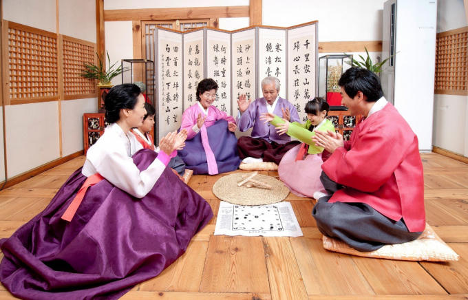 Người Hàn Quốc thường dành thời gian cho gia đình trong dịp tết.