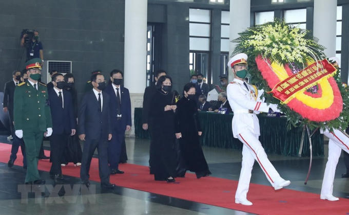 Đoàn đại biểu Chủ tịch nước Cộng hòa Xã hội chủ nghĩa Việt Nam do Phó Chủ tịch nước Đặng Thị Ngọc Thịnh dẫn đầu, viếng nguyên Tổng Bí thư Lê Khả Phiêu. (Ảnh: TTXVN)