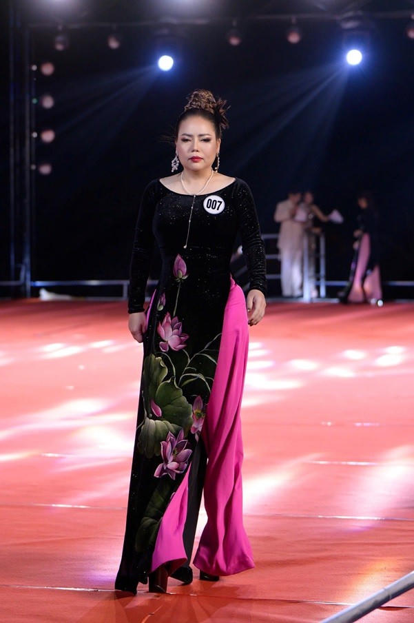 Bộ sưu tập lấy cảm hứng đặc biệt từ hoa sen thanh khiết, tao nhã.