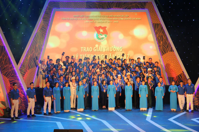 Buổi lễ kết thúc trong không khí sôi động. (Ảnh Cao Long)