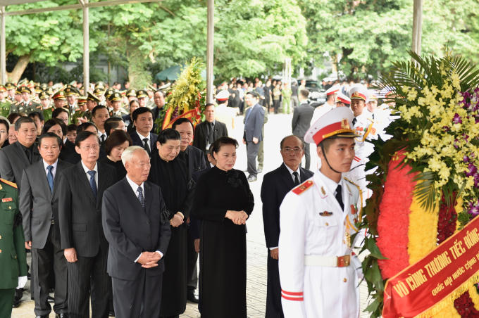 Nhiều đo&agrave;n kh&aacute;ch trong nước v&agrave; Quốc tế viếng Chủ tịch nước Trần Đại Quang