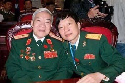 Đại tá Trần Danh Tu (bìa phải)