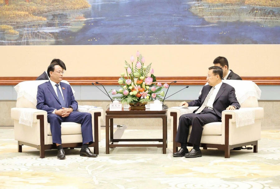 Phó Chủ tịch Quốc hội, Thượng tướng Trần Quang Phương hội kiến Bí thư Tỉnh ủy Tứ Xuyên Vương Hiểu Huy ( Cổng TTĐT Quốc hội )