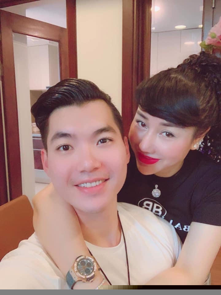 Vợ doanh nhân hơn 15 tuổi sống khép kín của Trương Nam Thành