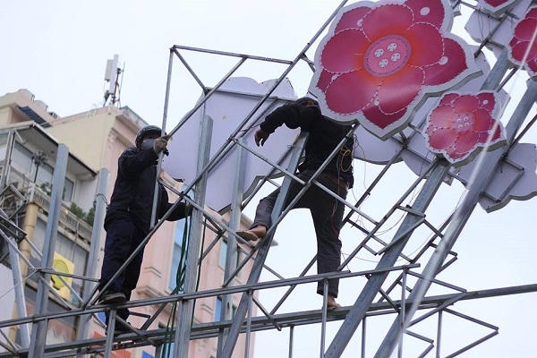 Điều chỉnh các bảng màu sặc sỡ trên đường Nguyễn Chí Thanh