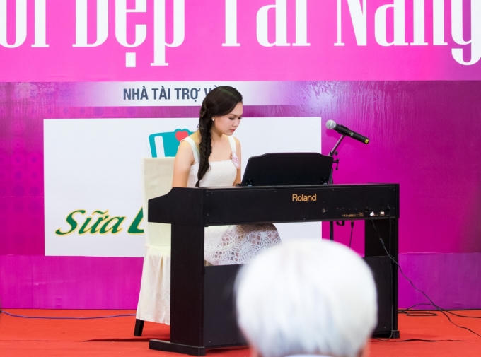 Nguyễn Hương Mỹ Linh (SBD 139)  chơi piano ca khúc “Bèo dạt mây trôi”. Tuy đã lâu không chơi nhạc, nhưng người đẹp đến từ Hà Nội vẫn tự tin hoàn thành tiết mục dự thi.