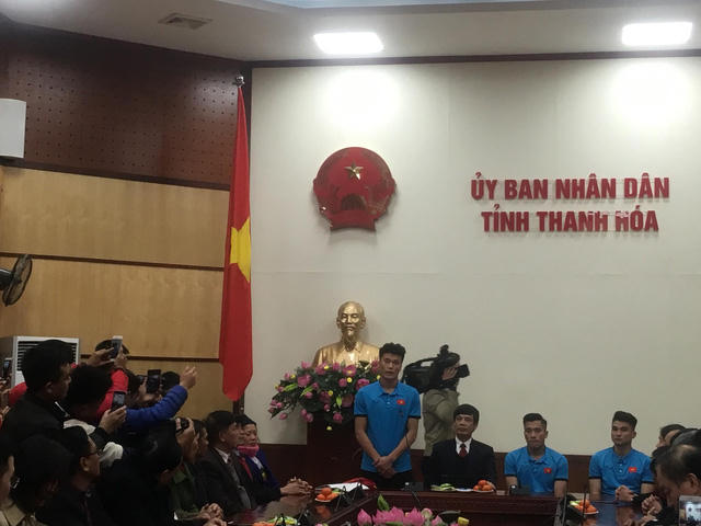 UBND tỉnh Thanh Hóa tổ chức đón và trao thưởng cho các vận động viên.