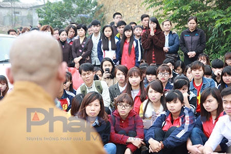 Ngày 6/3, đại lễ “Phóng sinh – cách thức ban tặng sự sống” đã được nhà chùa Đình Quán (Bắc Từ Liêm, Hà Nội) tổ chức tại bến phà Vạn Phúc (xã Vạn Phúc, huyện Thanh Trì, Hà Nội), cùng sự tham gia của nhiều phật tử là sinh viên các trường đại học, và nhiều tỉnh lân cận.