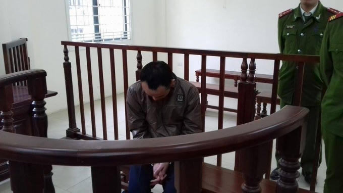 Bị cáo trước vành móng ngựa