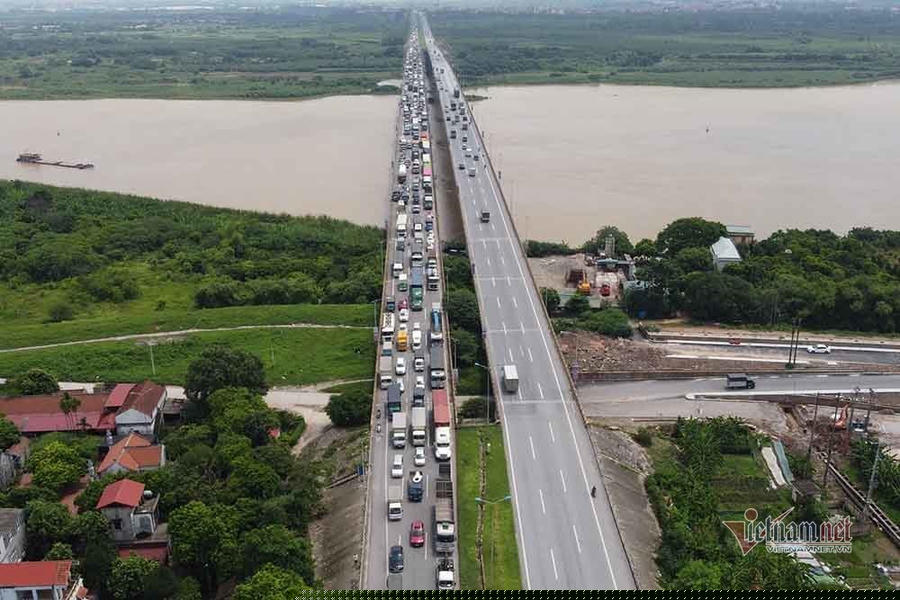 Giãn cách xã hội để phòng dịch là cần thiết, dù còn những lúng túng