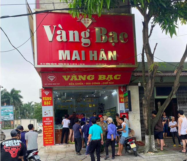 Hiện trường vụ việc nam thanh niên cướp tiệm vàng giữa ban ngày ở Phú Thọ. Ảnh: Công an Phú Thọ