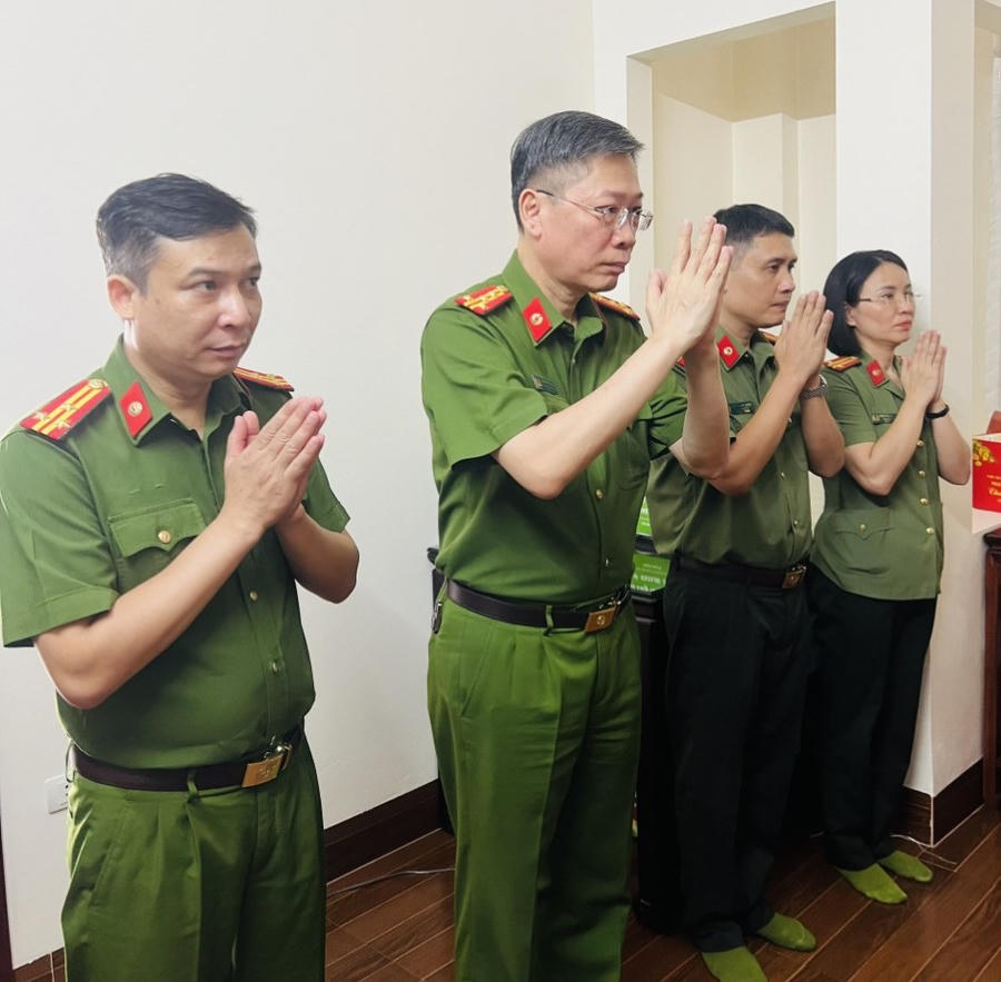 Chỉ huy Công an quận Cầu Giấy tưởng nhớ đồng đội