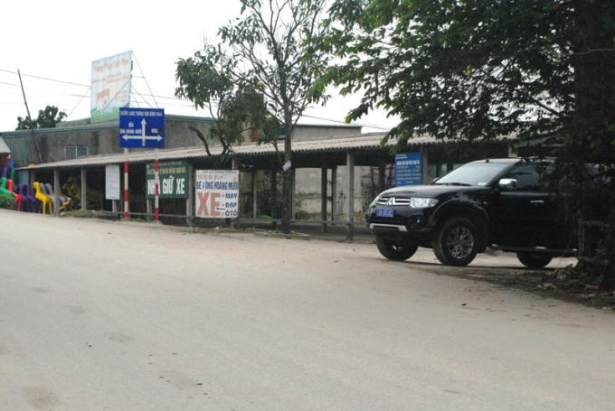 Thắp hương xong, chiếc xe này chuyển bánh.