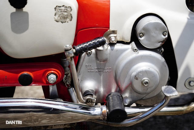 Một số bộ phận bị xây xước theo thời gian nhưng không đáng kể