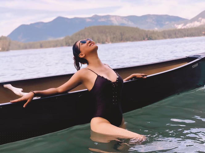 MC Nguyễn Cao Kỳ Duyên thả dáng với áo tắm nuột nà khó cưỡng - ảnh 2