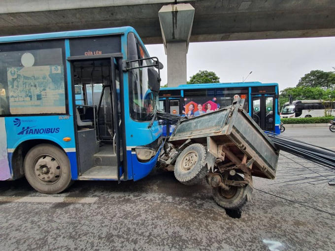 Rất may vụ tai nạn trên không gây thương tích về người.