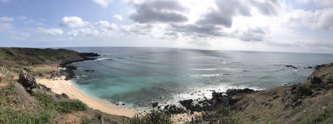 Bãi nhỏ một bãi biễn trên đảo vẫn còn nguyên nét đẹp hoang sơ