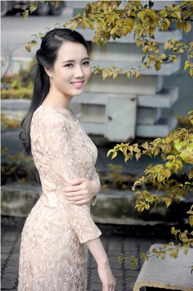 Cô được mọi người biết đến khi tham gia cuộc thi Hoa hậu Việt Nam năm 2012, sau khi kết hôn, cô cũng ít xuất hiện trong showbiz. Ảnh: internet.