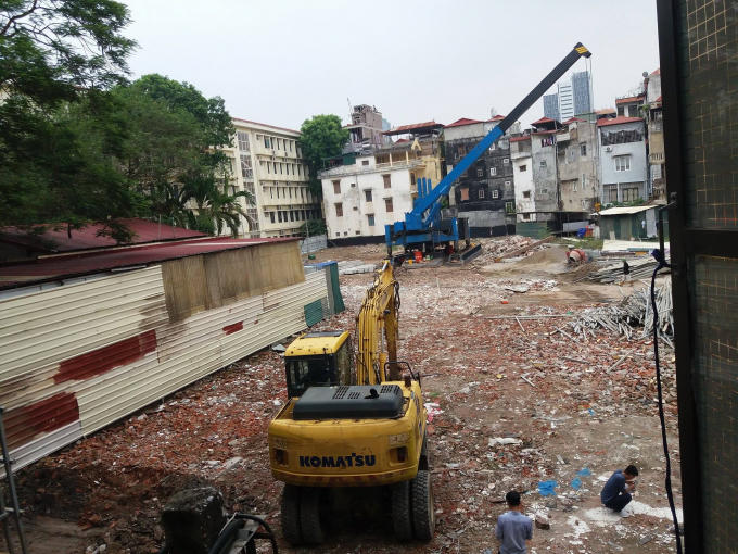 Hiện trạng ghi nhận tại Dự án Porte De Ville ngày 11/9/2017, theo quan sát của Phóng viên hiện đang là bãi đất trống, chủ đầu tư đang tập kết máy móc, vật liệu xây dựng; khoan cọc thí nghiệm...