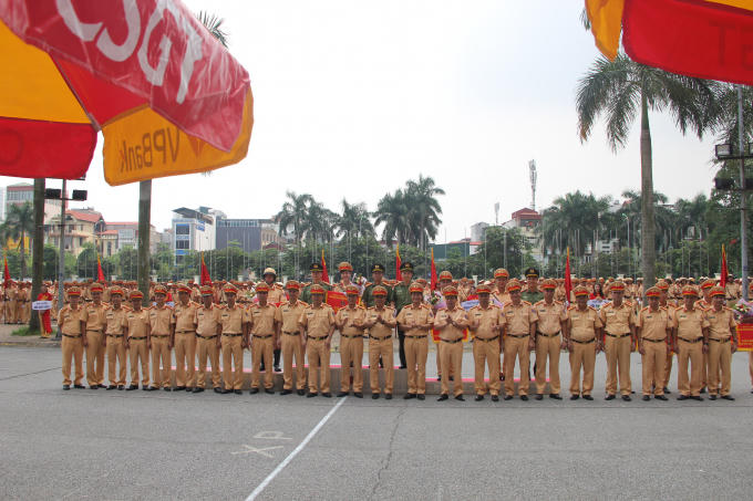 Hội thi &ldquo;Điều lệnh, v&otilde; thuật C&ocirc;ng an nh&acirc;n d&acirc;n năm 2017&rdquo; c&oacute; 22 đơn vị tham gia được th&agrave;nh lập 14 khối.&nbsp;