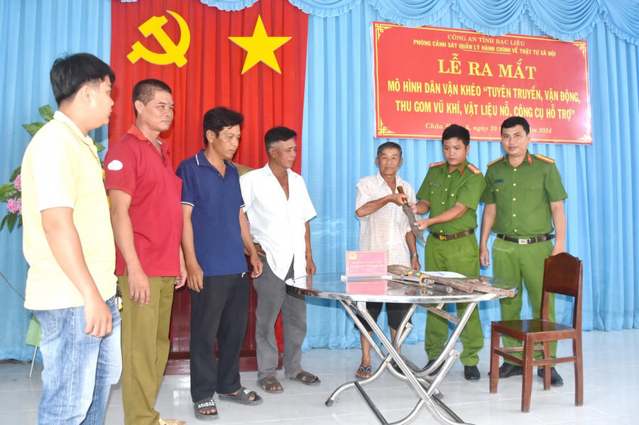 Thời gian qua, Công an tỉnh Bạc Liêu đã xây dựng nhiều mô hình Dân vận khéo “Tuyên truyền, vận động, thu gom vũ khí, vật liệu nổ, công cụ hỗ trợ” trên địa bàn tỉnh.