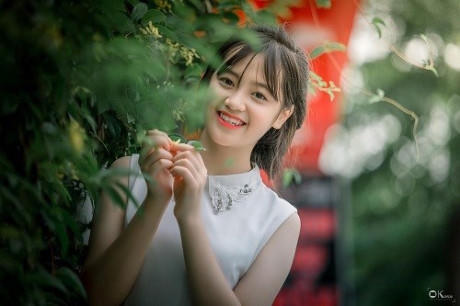 &ldquo;Hot girl b&aacute;n b&aacute;nh mỳ&rdquo; xinh đẹp x&ocirc;n xao cư d&acirc;n mạng