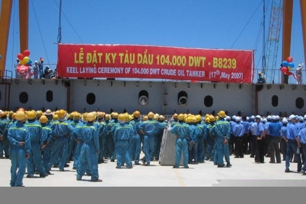 Nhà máy đóng tàu Dung Quất từng là niềm tự hào của Vinashin.