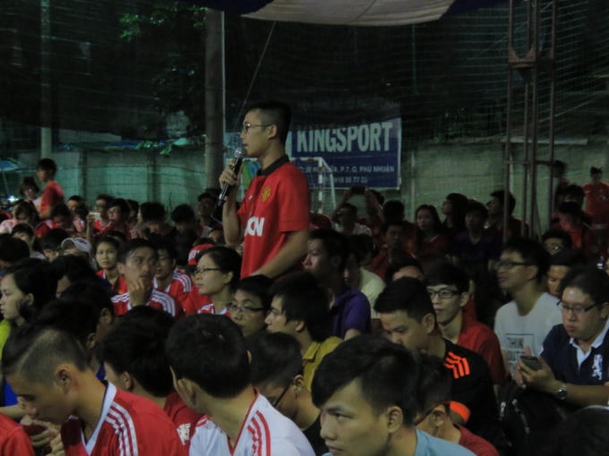 Các bạn CĐV MU háo hức đưa ra các câu hỏi cho khách mời 