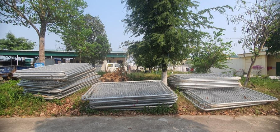 Số lượng lớn tấm thép lưới B40 phục vụ thi công đường cao tốc Bắc - Nam bị trộm. Ảnh: Công an tỉnh Nghệ An.