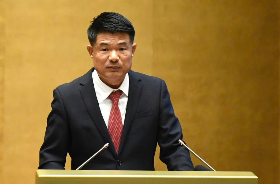 Viện trưởng Viện VKSND Tối cao Nguyễn Huy Tiến trình bày báo cáo tóm tắt công tác của Viện trưởng VKSND Tối cao - Ảnh: VGP.