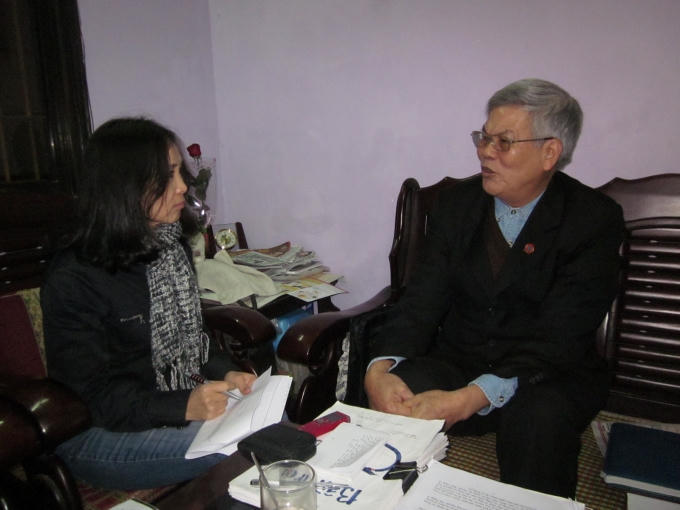 Ông Lý hồi tưởng lại những năm tháng chiến đấu hào hùng để bảo vệ non sông gấm vóc.