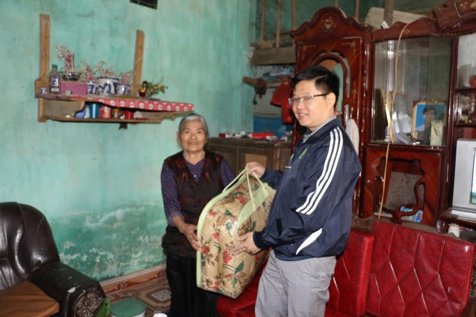 L&atilde;nh đạo TP Bắc Kạn thăm hỏi v&agrave; tặng qu&agrave; gia đ&igrave;nh ch&iacute;nh s&aacute;ch tr&ecirc;n địa b&agrave;n.