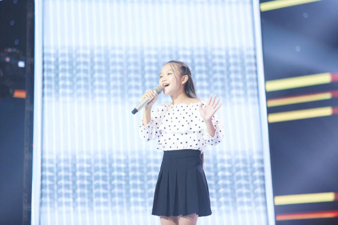 Xuất hiện c&ocirc; b&eacute;