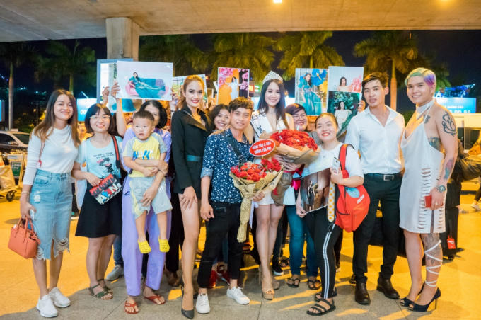Á hậu Dương Yến Phi thật sự hạnh phúc và xúc động khi nhận được sự chào đón nồng nhiệt của bạn bè, người hâm mộ.