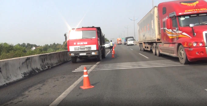 Hiện trường xảy ra vụ cháy xe.