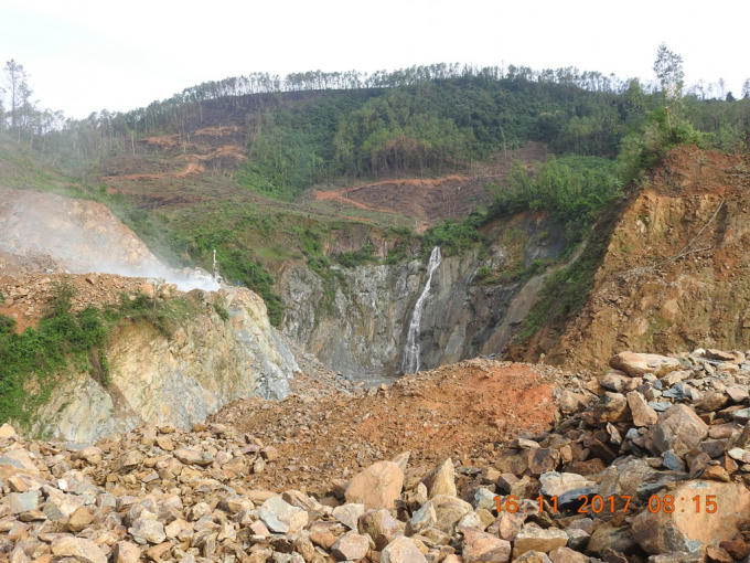 Hoạt động khai thác đá ở mỏ đá Rú Chào.