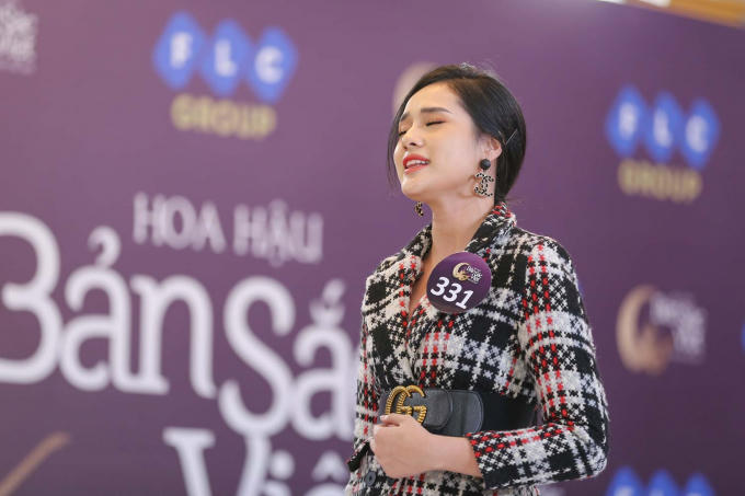 Trước câu hỏi vì sao bản thân miệt mài đi thi sắc đẹp, Huyền Trang cho biết các cuộc thi nhan sắc không chỉ là cơ hội đổi đời của nhiều cô gái trẻ, mà quan trọng hơn, còn là cơ hội để học tập, trau dồi và giao lưu. "Hầu hết thí sinh đăng ký thi hoa hậu đều có tuổi đời rất trẻ, có những bạn sinh năm 2000. Tôi nghĩ đây chính là cơ hội để chúng ta học hỏi. Sau này khi nhìn lại, đó sẽ là kỷ niệm đẹp của thời thanh xuân", Huyền Trang nhấn mạnh.