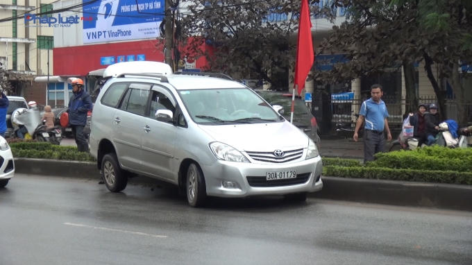"Xế hộp" trượt trên con lươn dài 30m trước khi dừng hẳn