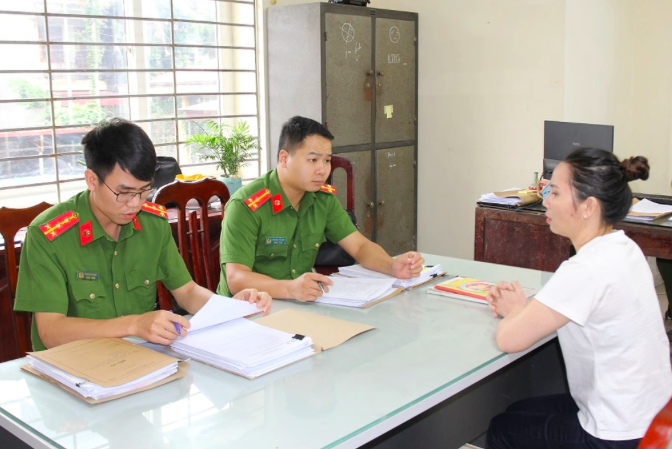 Cơ quan Công an lấy lời khai đối tượng Đoàn Thị Sáng (Ảnh: Công an Hà Nam).