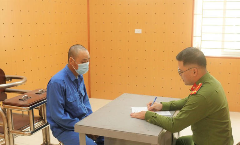 Đối tượng Lê Đình Hòa tại cơ quan điều tra.