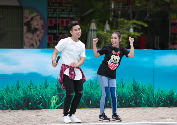 Ốc Thanh Vân cười thả ga bên Nguyên Khang trong