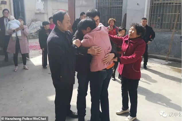 Vợ chồng ông Xu nhận ra ngay con trai dù 2 thập kỷ xa cách